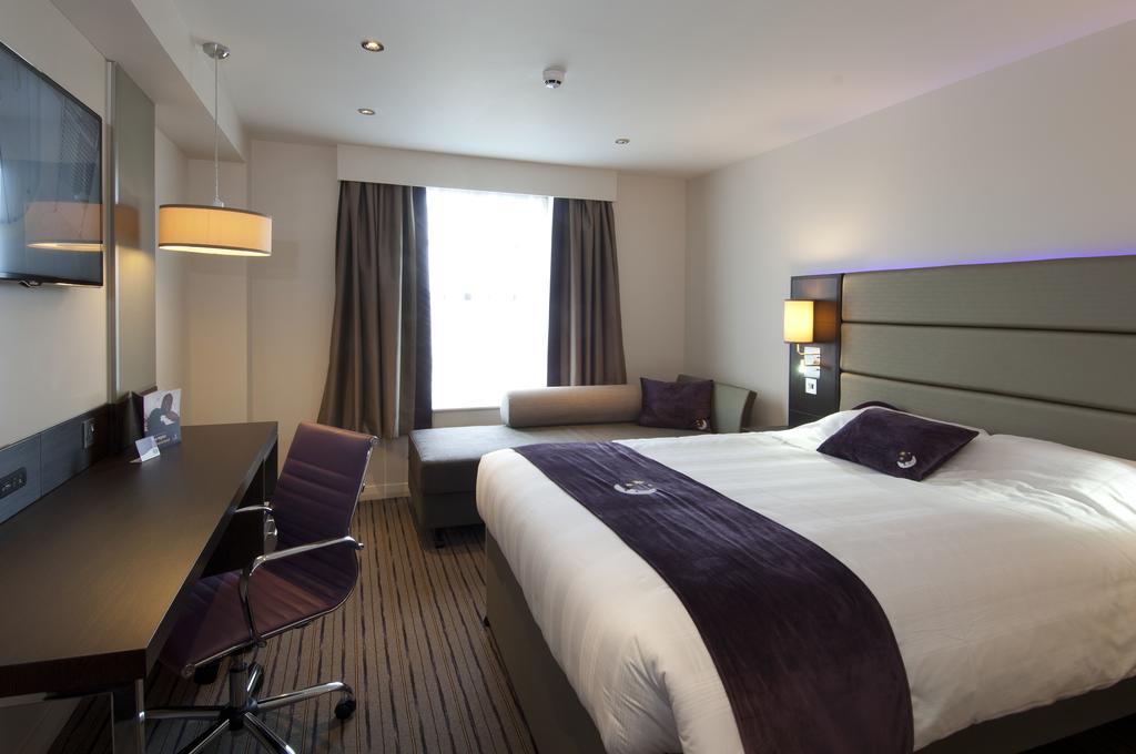 Premier Inn Chester Central - North Eksteriør bilde